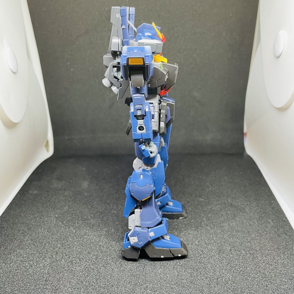 　まぁ、違和感は色々とあるでしょうけど、気にせんといて下さい！！それにしても、このガンダムMk-Ⅱは、リアルグレードモデルの中でも、組みやすいキットでした。