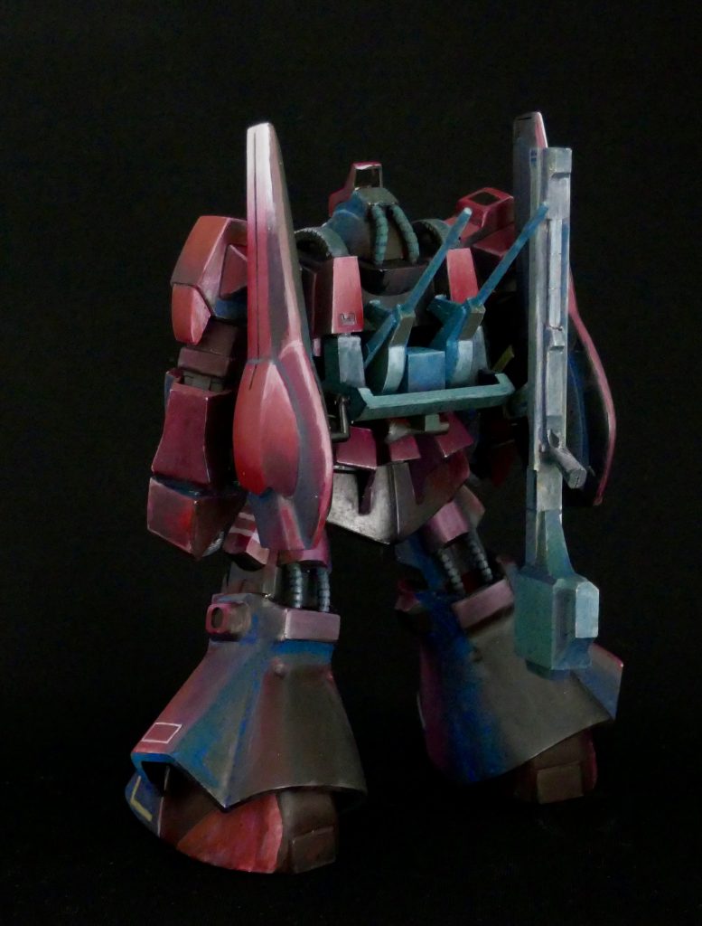 武器をマウントできるリックディアスをバックパックは機能的かつデザイン的にも面白いです。