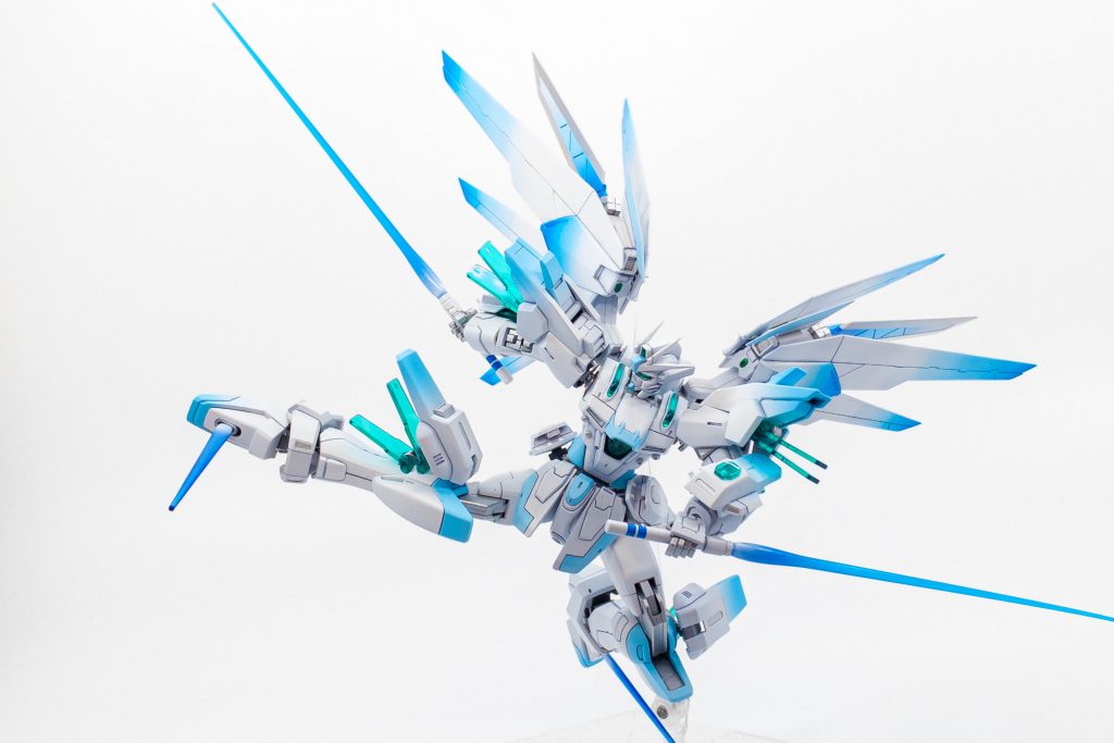 サブウェポンとしてラケルタビームサーベルと爪先のビームサーベルもあります。