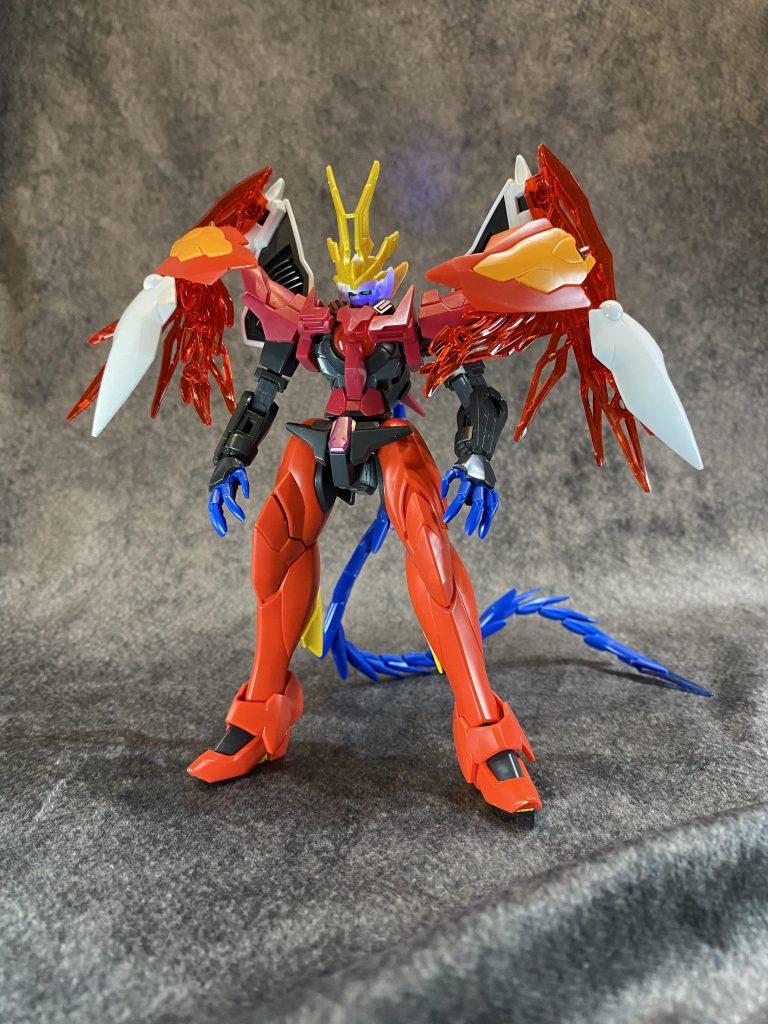 塗装前の状態。ブレイズガンダムのライバル機の設定の基、エクシアダークマターとギラーガなどのヴェイガン系MSをミキシングしました。ウイングはSD司馬遷デスティニーガンダムのものを使うことでイメージがマッチし制作が進みました。