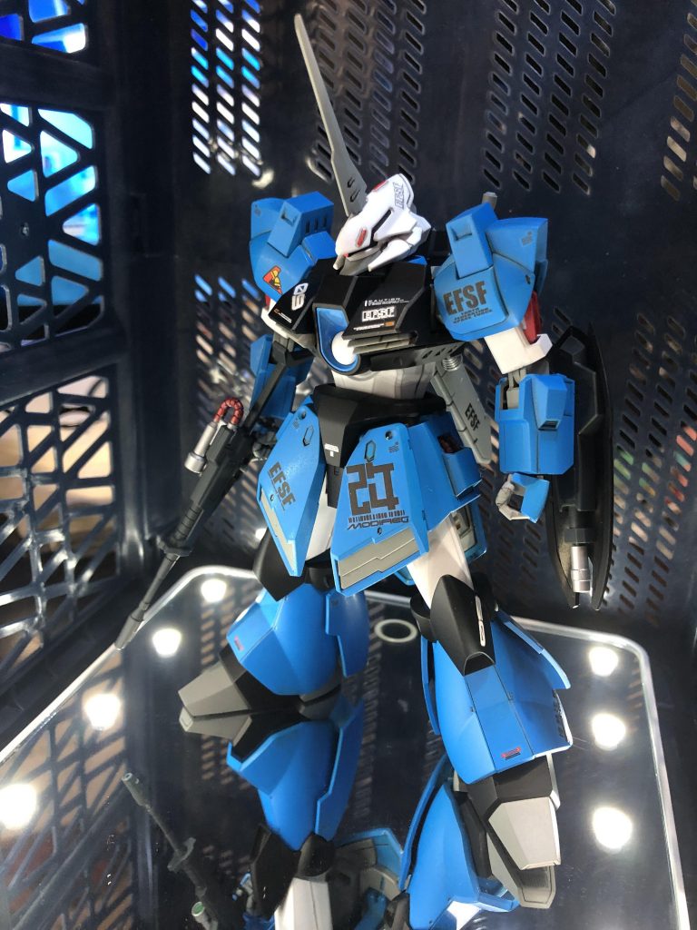 カラーは単純にライトブルーを使用。