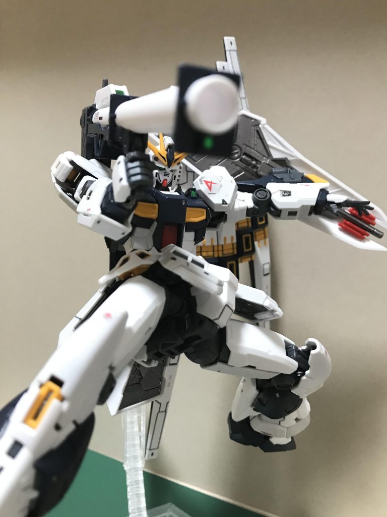 別角度からバズーカは砲身が伸縮します