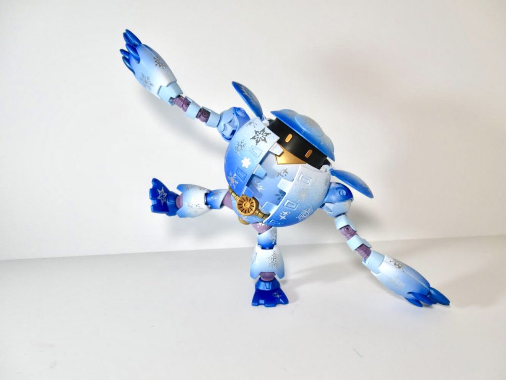 冬、という事で白、青のグラデーションと雪の結晶をあしらったデカールを貼り付けました❄️