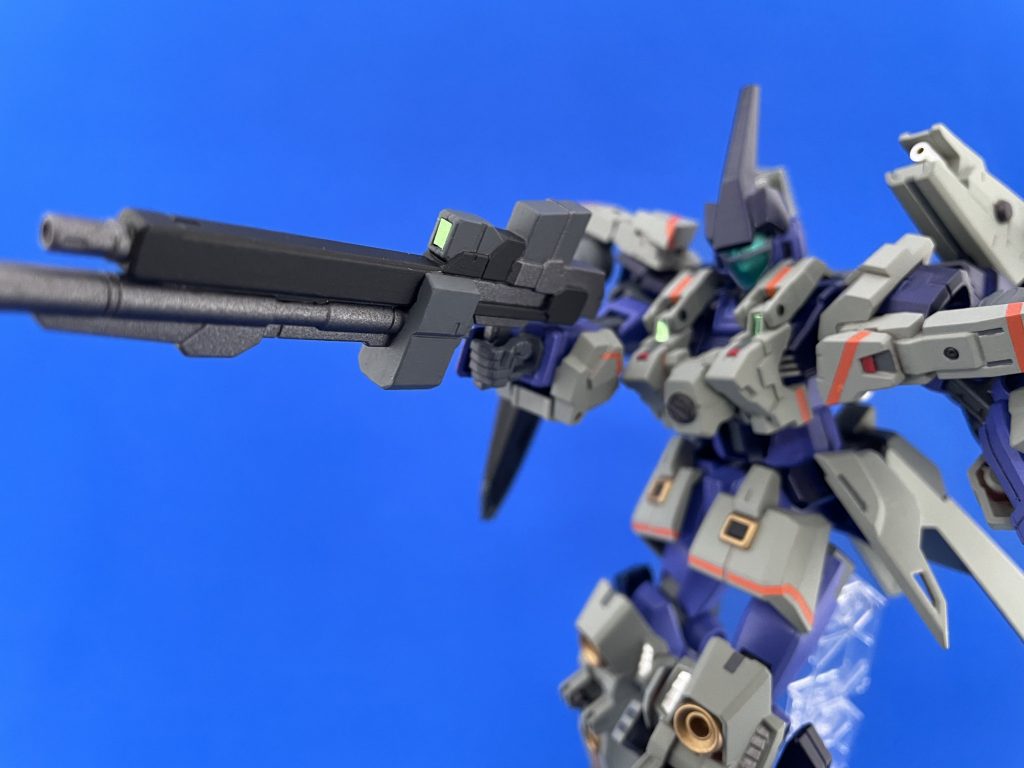 ライフルは素のGM/Bst同様ダヴィンチライフルですが、ガンメタ一色だっだ前作から、ブラックとグレーでの塗り分けを増やしました。