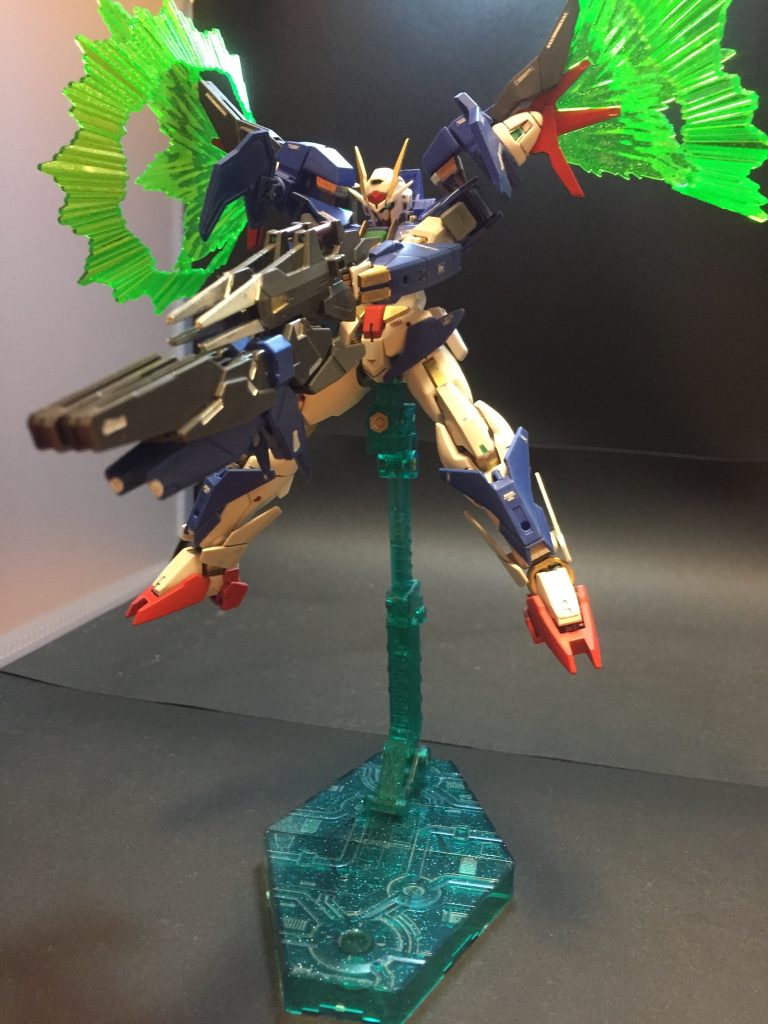胸のクリアパーツはエックス、手の甲はゴッド、ツインバスターライフルはウイングって感じで歴代主人公機がごちゃ混ぜされてるのが良い笑笑