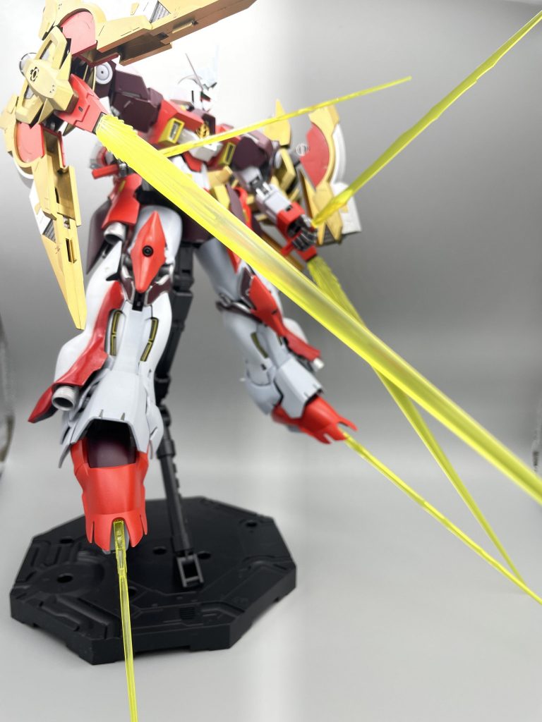 と、足アーマー裏の隠しサーベル発振器2本。高機動力と全身のサーベルで斬り込む機体、というイメージ。