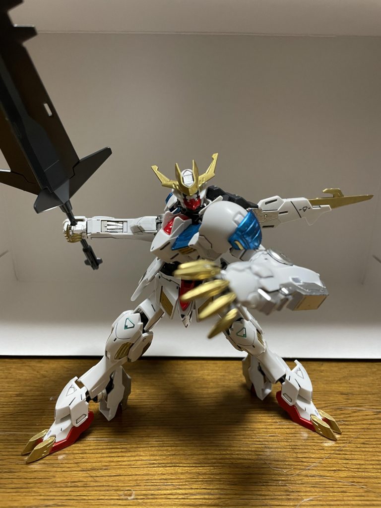 膝の部分だけシールを貼ってます。