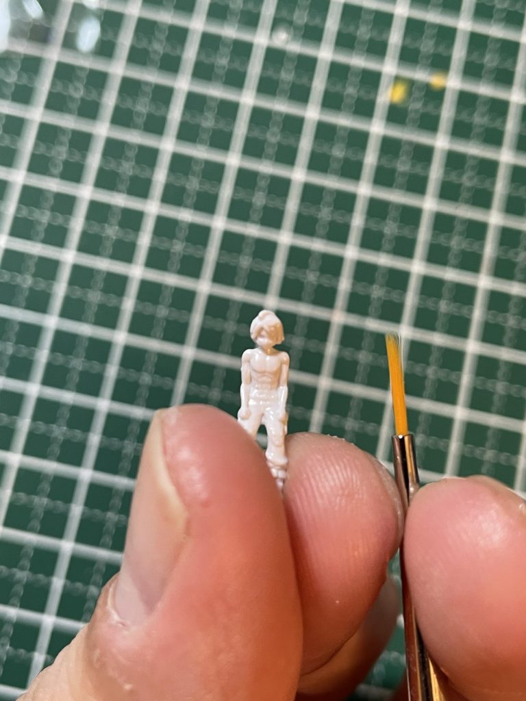 手持ちの筆がここまでなのでパイロットは未塗装。武器は気が向いたら仕上げます。