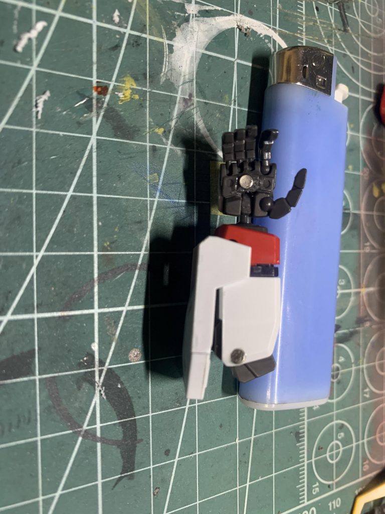 保持力が、あまりないのでネオジム磁石を仕込んで保持力をあげています