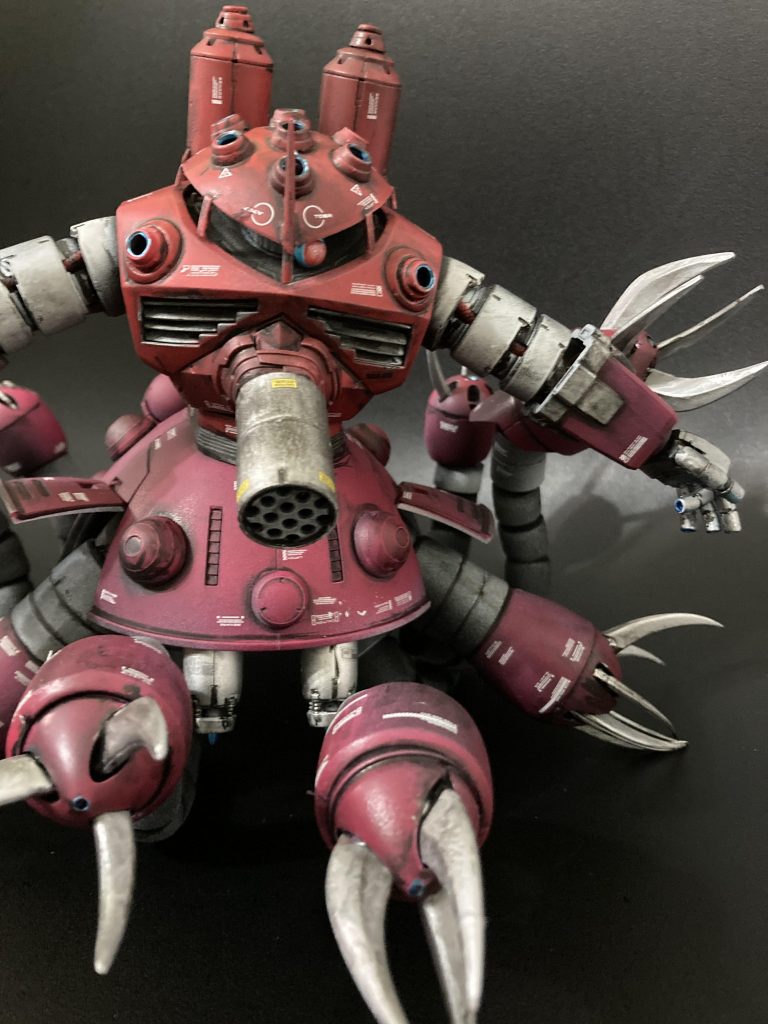 タコの吸い口は魚雷搭載と思いきや、逃走時の水中煙幕を吐き出します、シャア大佐には必要無い装備ですが^ ^