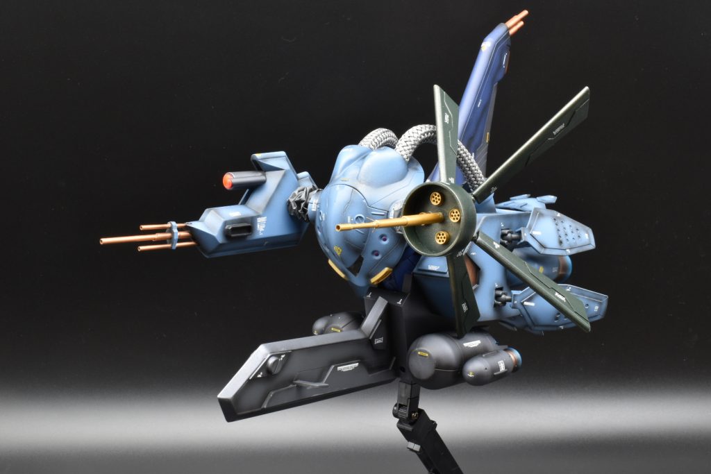 左腕には、小型化したクーベルメを装着