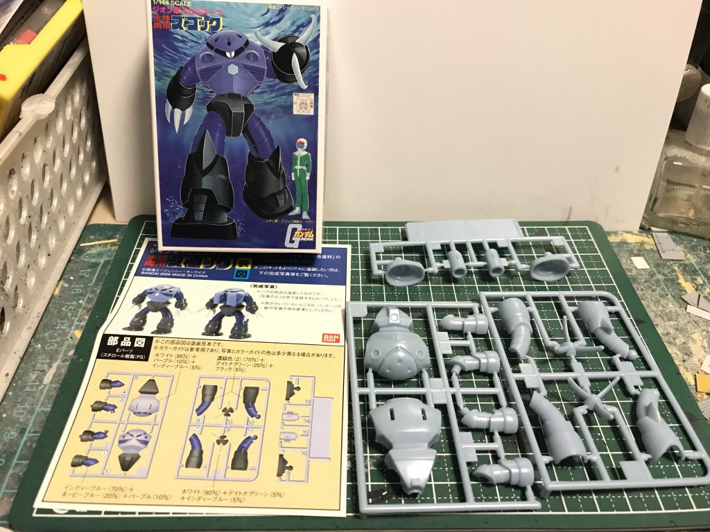 1/144の更に半分の1/288と小さいですがスナップフィットで尚且つボールジョイントを使用している為それなりにポーズは撮れます