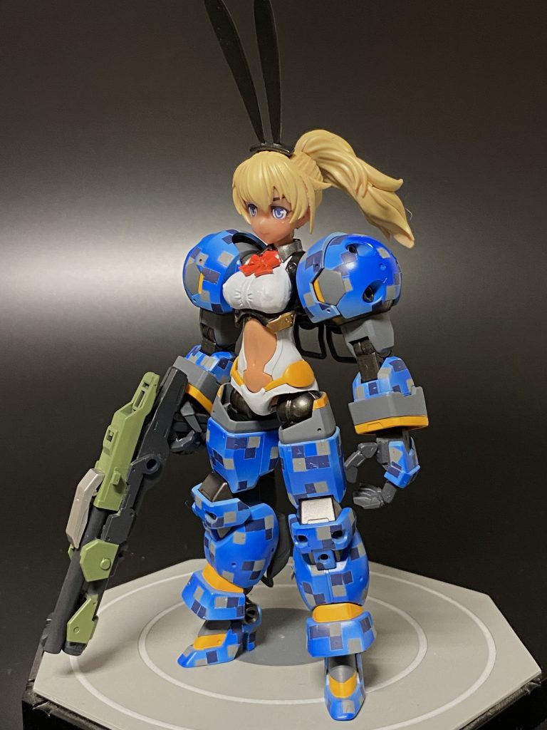 最初は手足ドット迷彩にチャレンジしてましたがクオリティ低いのと気に入らなかったので、エアブラシ迷彩に変更