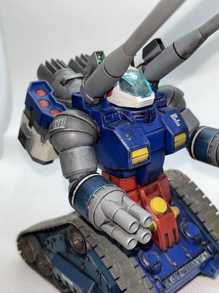 縦シワ見たいなのは溶接跡的なニュアンスで