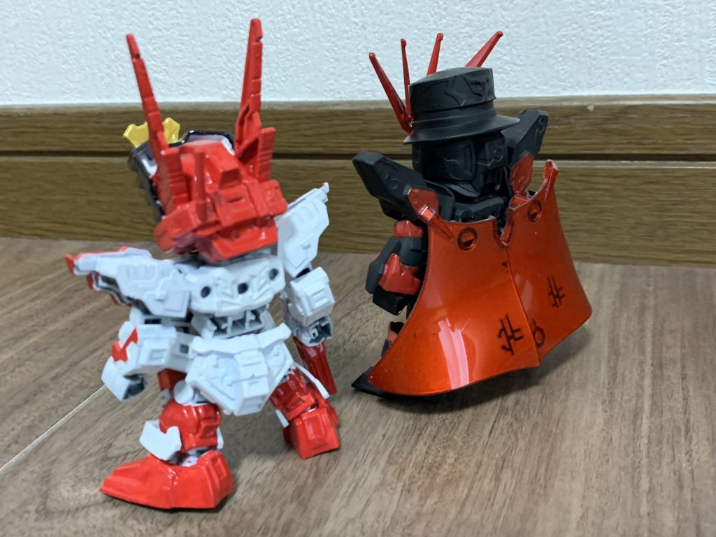 背面。今回はヒロイックというかオモチャ感強めのほうがいいと思って墨入れもしてません。