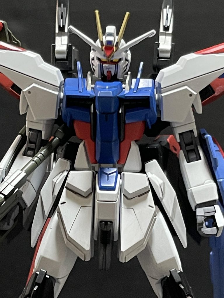 のっぺり感があったので胸とフロントアーマーにスジ彫り追加