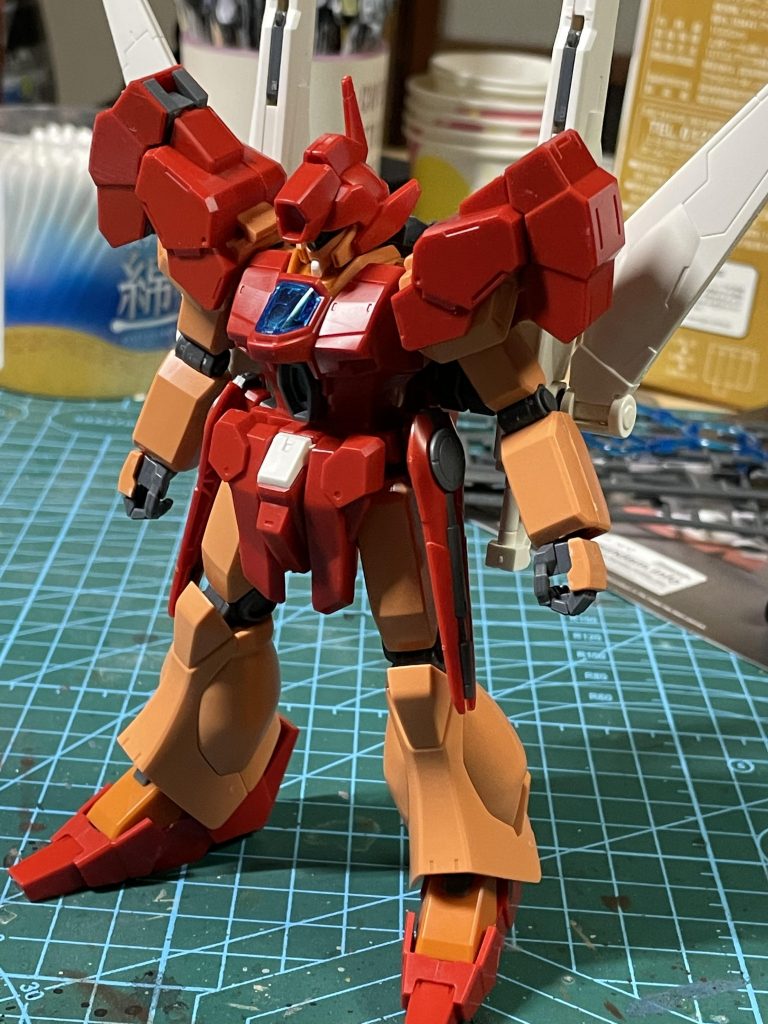 素組みのジェガンブラストマスター配色は好みではありませんがうまくジェガンをグレードアップさせているのではないでしょうか、余ったサテライトキャノンも汎用性が高そうでいい感じです