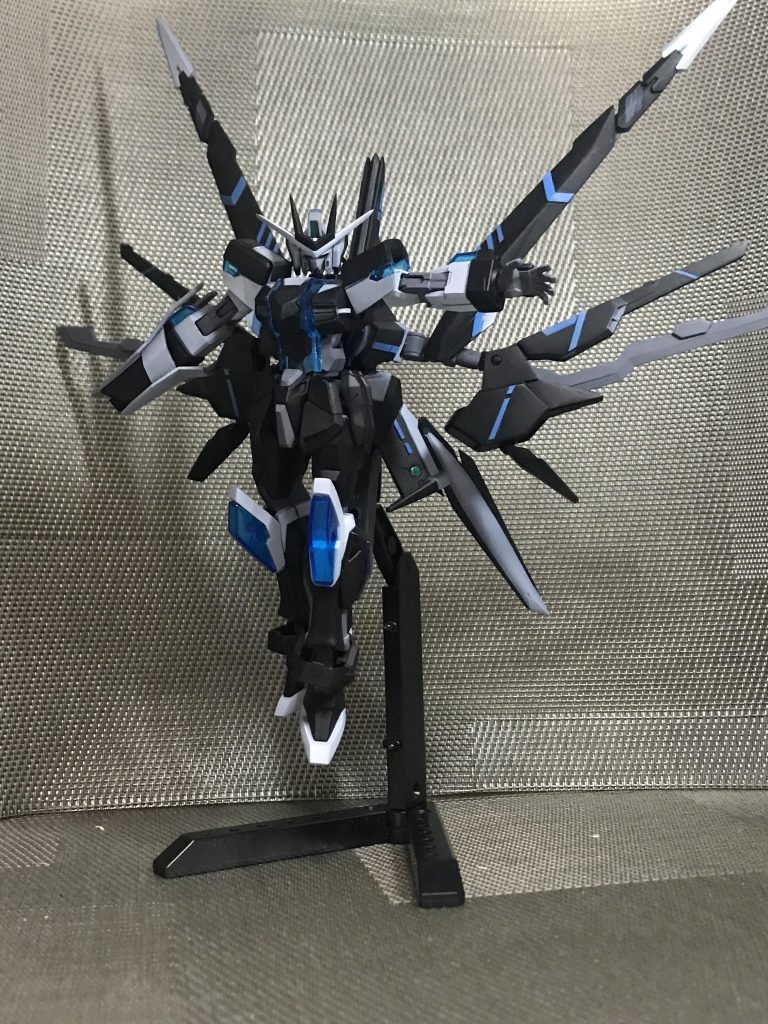 そしてこれがこの機体の奥の手、Xーコネクト極限進化のさらに上の姿をイメージして本家ノーネイムからの発展系で大型剣も翼として合体するギミックを搭載しました、インパクトを強くすると同時に剣が余らないようにする目的もあります