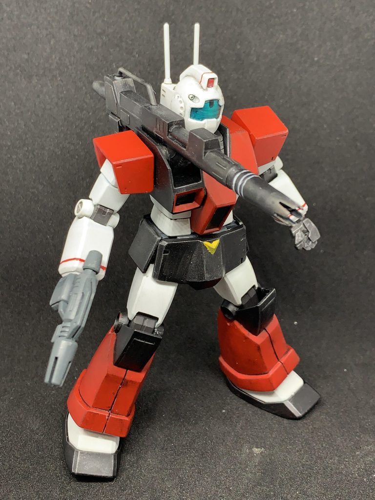 240mmキャノン砲。先端の切り欠きがあったりなかったり媒体毎に安定しない。