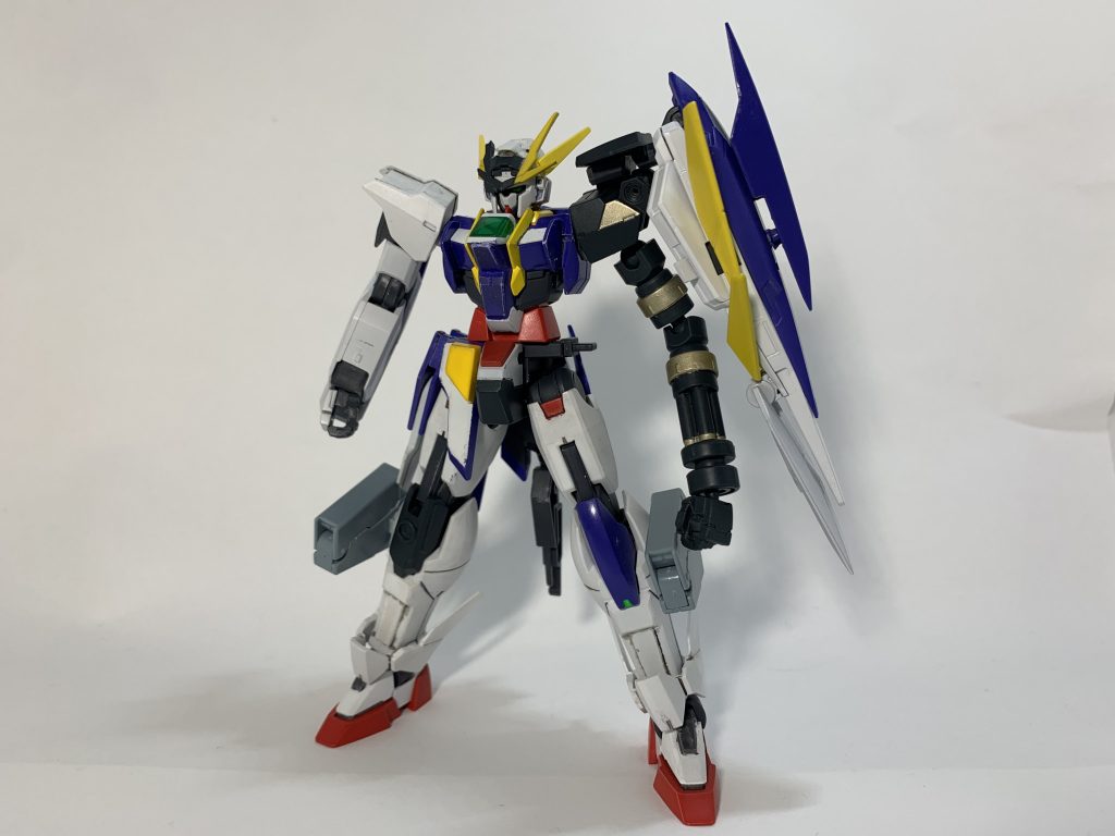 元の機体であるニーケとの比較。パーツ構成の関係上で若干違和感のある所はありますが、ツギハギ感は上手く出せたかなと思います。