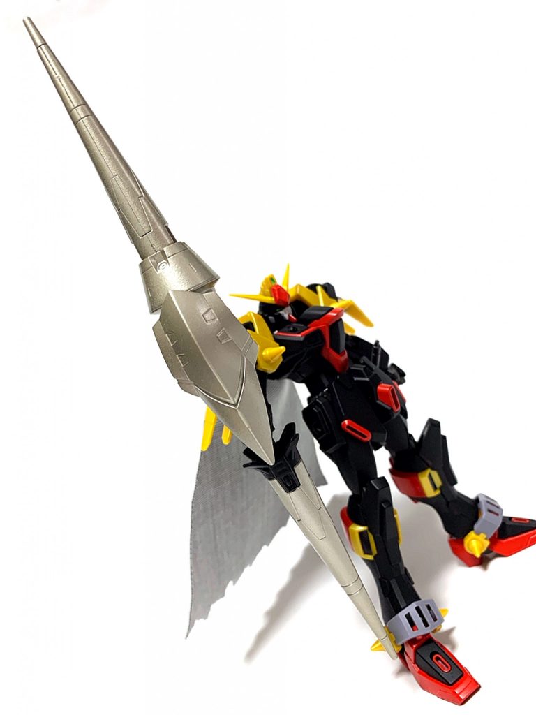 ［武器:ツインショットランサー］本機のメインウェポン。中央には小型のシールドを備えている、攻防一体型のウェポン。