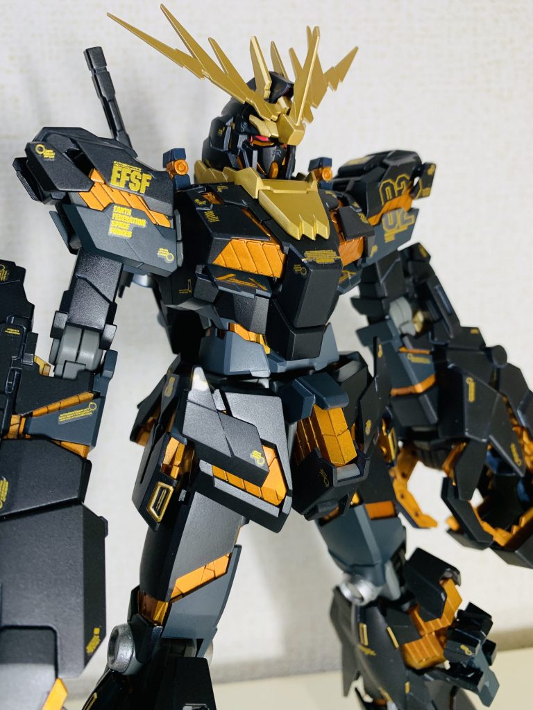 全て水性ホビーカラーを使用してます。デカールは金メッキ処理されたVer.ka用の物を別で購入して貼ってあります。