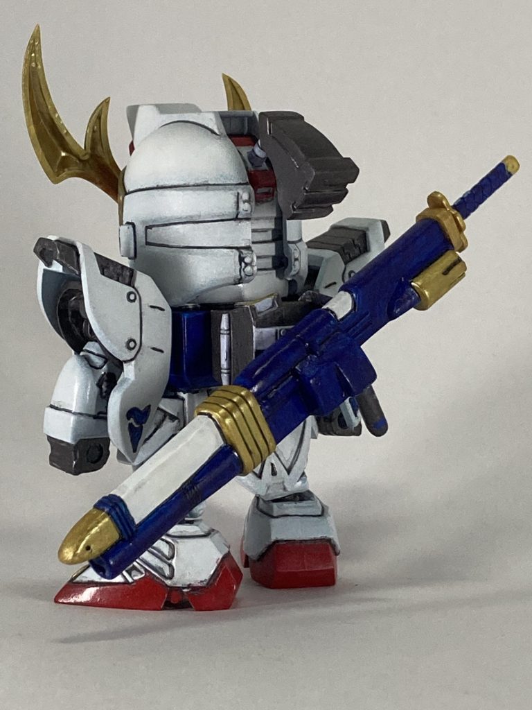 背面①肩鎧も先端をボリュームダウンしてネオガンダムに寄せ気味。