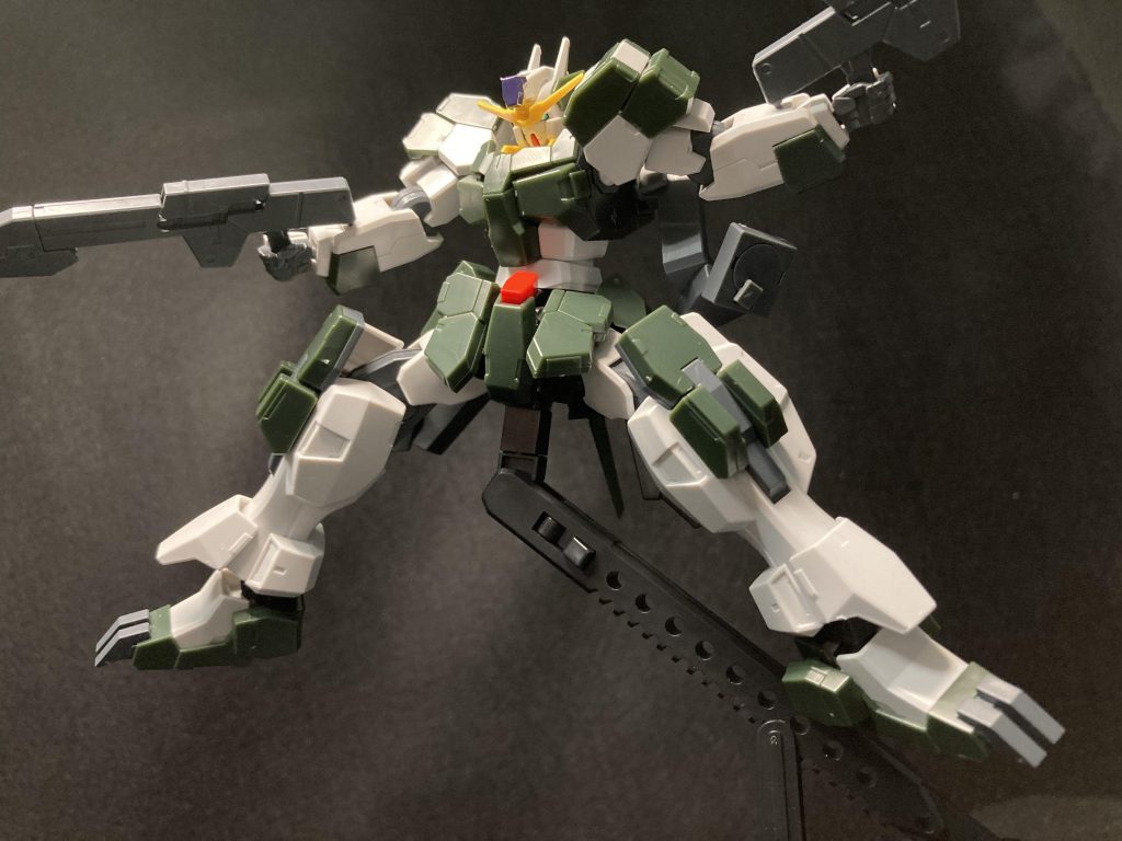 くっ……ハロ！ライフルビット展開！！ライフルビット展開！！