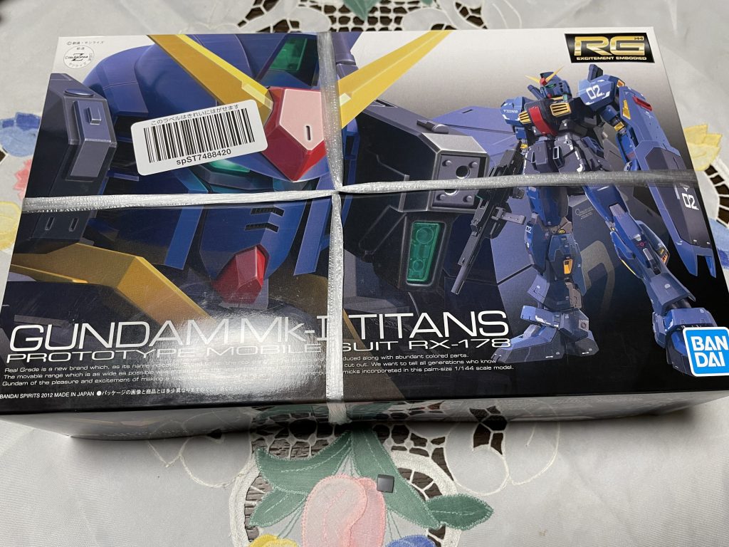 　僕のガンプラ制作工程は、まずパッケージをしっかり見ること！！これは、Amazonで買ったんでFBAラベルが貼られてますけどね(^◇^;)
