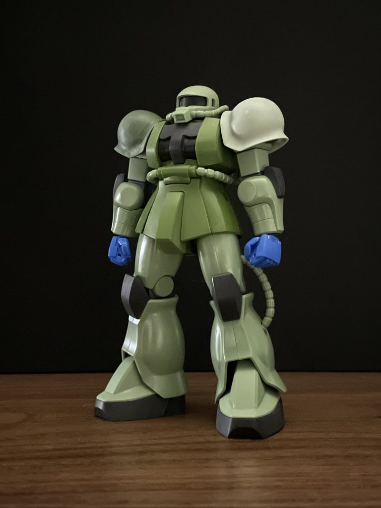 以前作成したシャア専用ザクIの余ったパーツで先行量産型ザクIIを作成。