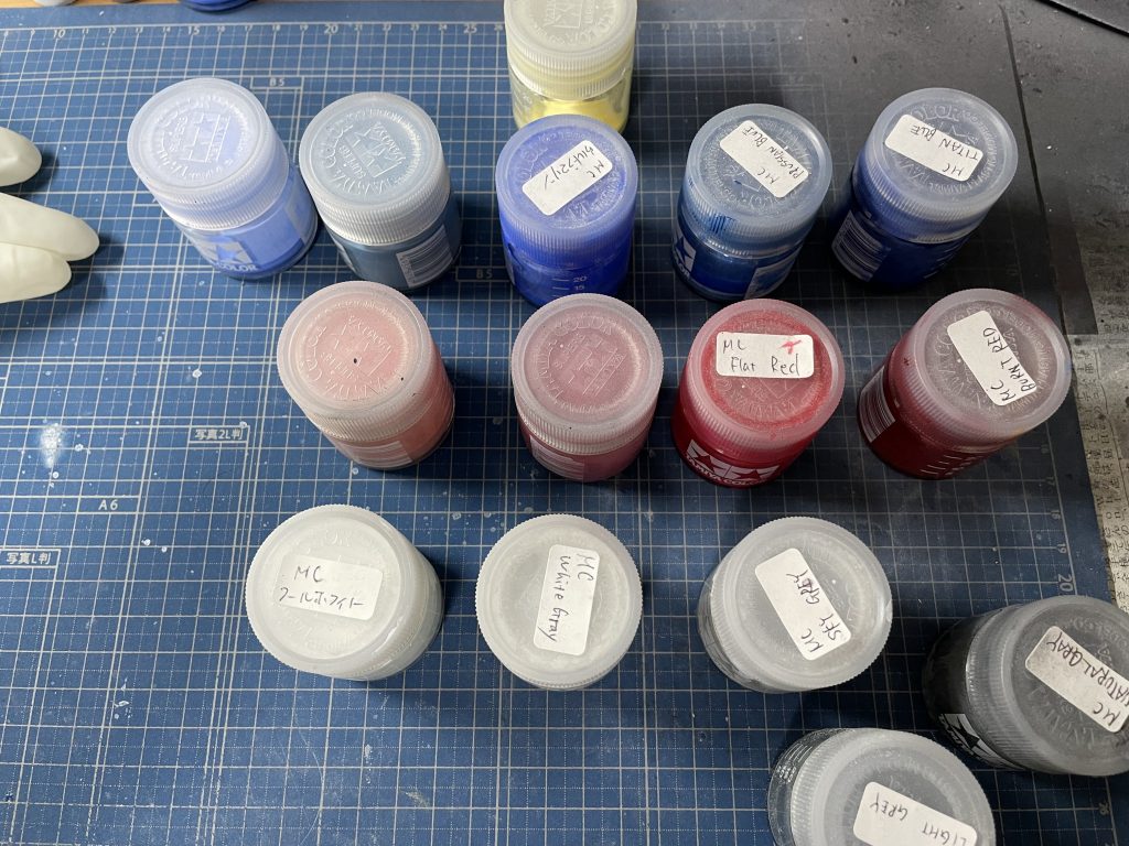 塗装はグラデーションにしてるので、装甲だけでもこれくらいは使ってます。