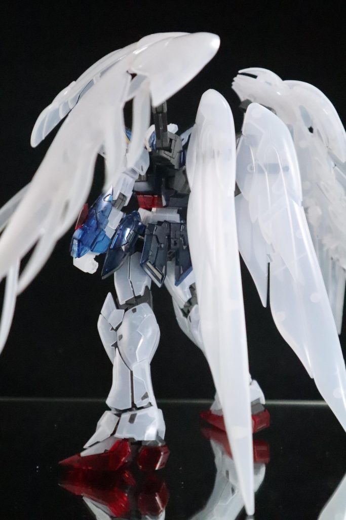 頭部のみシール貼りました。他はめんどくさくてやめました。バックショットはあまり映えませんね。