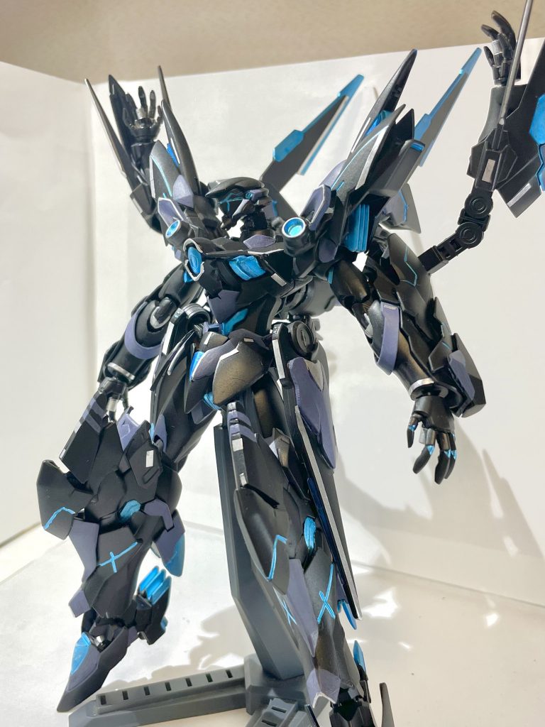 ヴァリアントモードネクストブースターのサブアームを展開し、トリッキーな動きで攻める。
