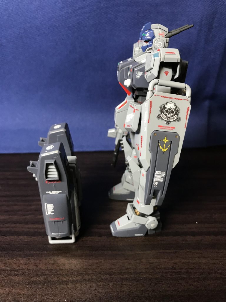 サイド左。シールドの連邦マークは、レイス隊らしく「上がうるせーから付けとけ」ってイメージ。連邦に対する抵抗と皮肉を込めてますw