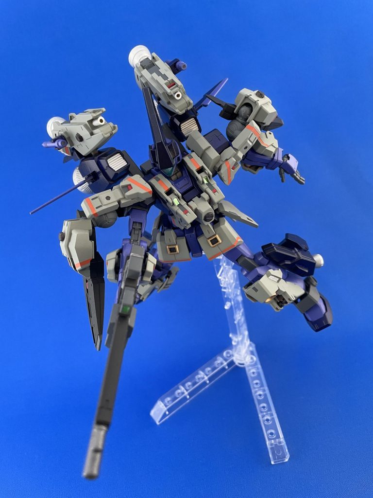 制作工程としては、追加装甲部分は全てオレンジで塗った後、マスキングして軍艦色で上塗りすることでパターンを作っています。その他細かい部分は筆塗りでちょいちょい。初めてレッドチップでのディテールアップにもチャレンジしました。結構楽しい！