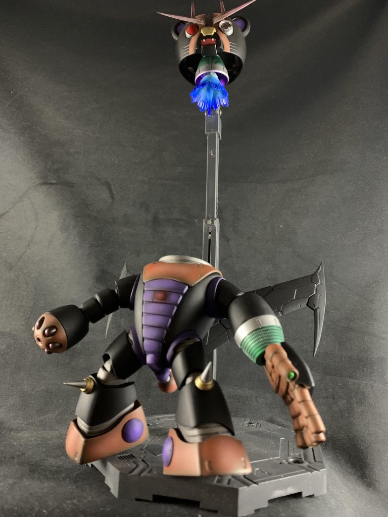 体がやられても頭を射出することができます。エフェクトを外せばバーニア外さずに体とドッキング可能です。