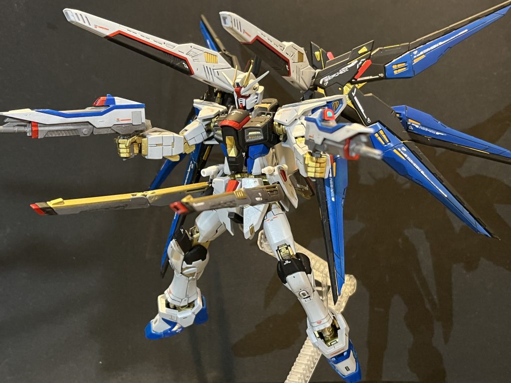 フルバーストするとバラエーナやクスィフィアスの長さなどでとても迫力があります!