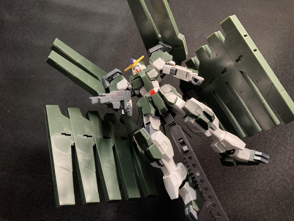 ところでこのサバーニャなにかおかしくないですか？そうなんです……肩のビットが逆なんです……