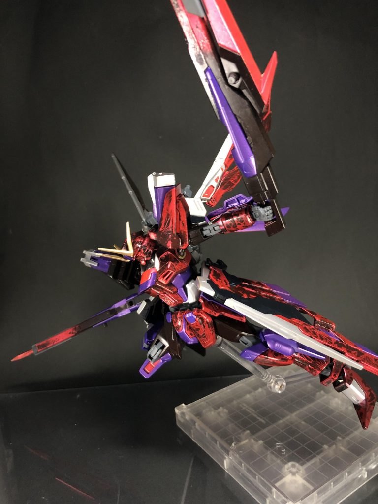 一応この機体のコンセプトが以前作ったリベルタスの対になる機体というモチーフで改造したのでリベルタスの時に採用したサテライトキャノンをそのままデカいサーベルにする改造を施してます。