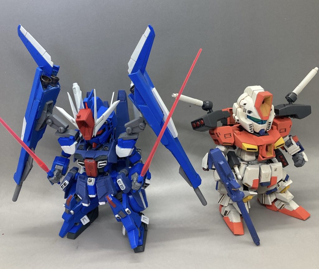 ダブルゼータ系同士並べられるよう、同時期に作った量産型と頭頂高を合わせてます。