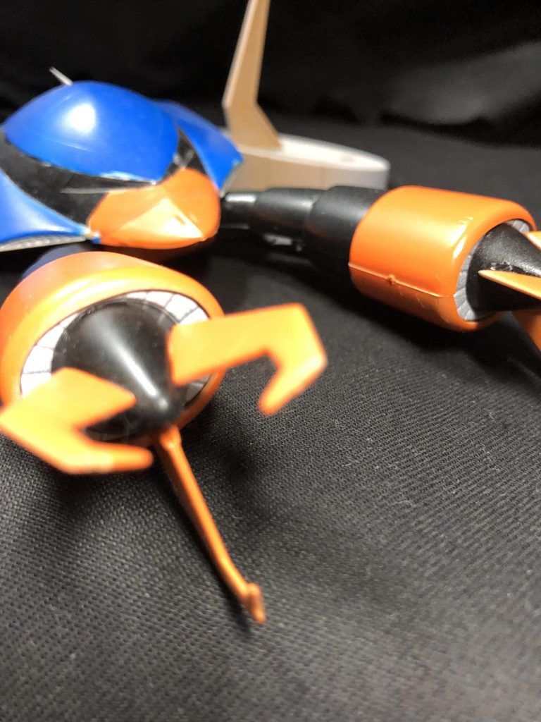 アームの手首？的な所にある、これの場合シルバーに塗装してる場所って一体何なのでしょうか、個人的に推力を得る何かと長年思ってます。