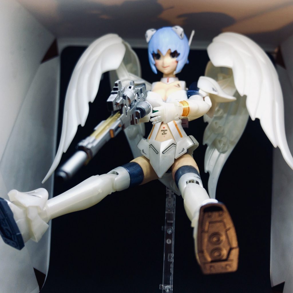 バスターライフルを両手で構えてEWのラストシューティングも。