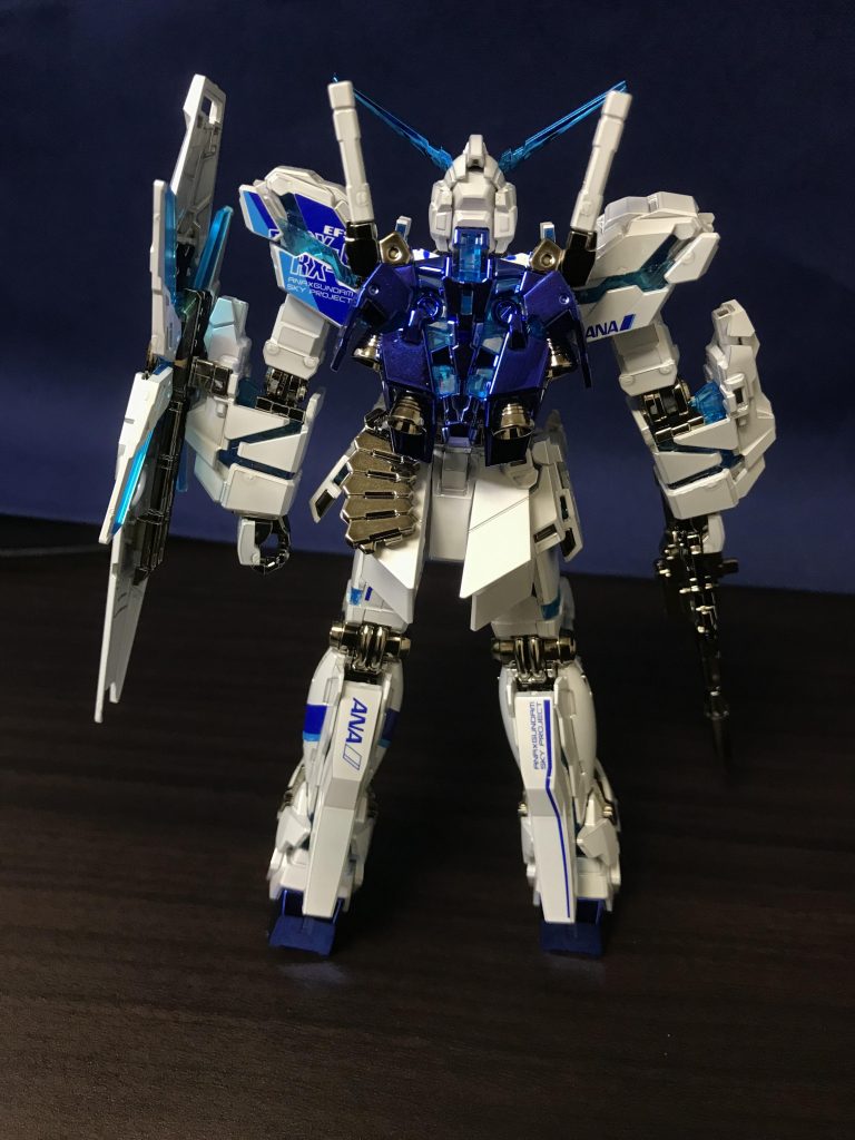 バックから。バックパックの深い青もとても良い色。