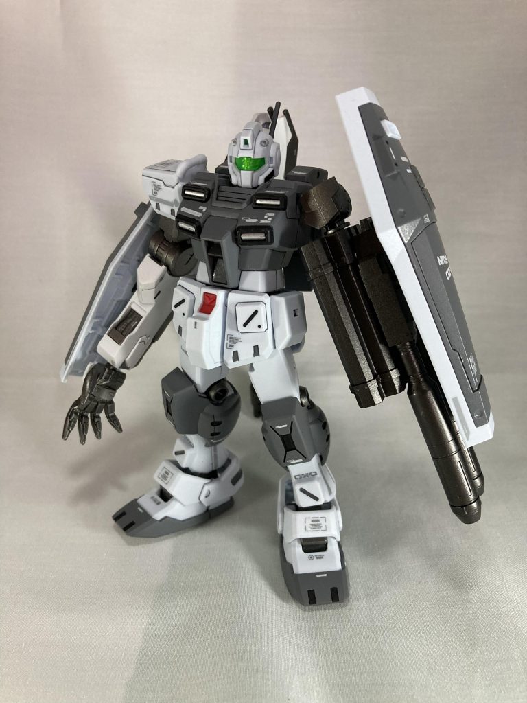 素立ちさせてみると案外そこまでゴテゴテしてない……？