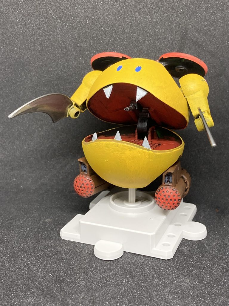 ザクレロのように牙とメガ粒子砲も付いてます。