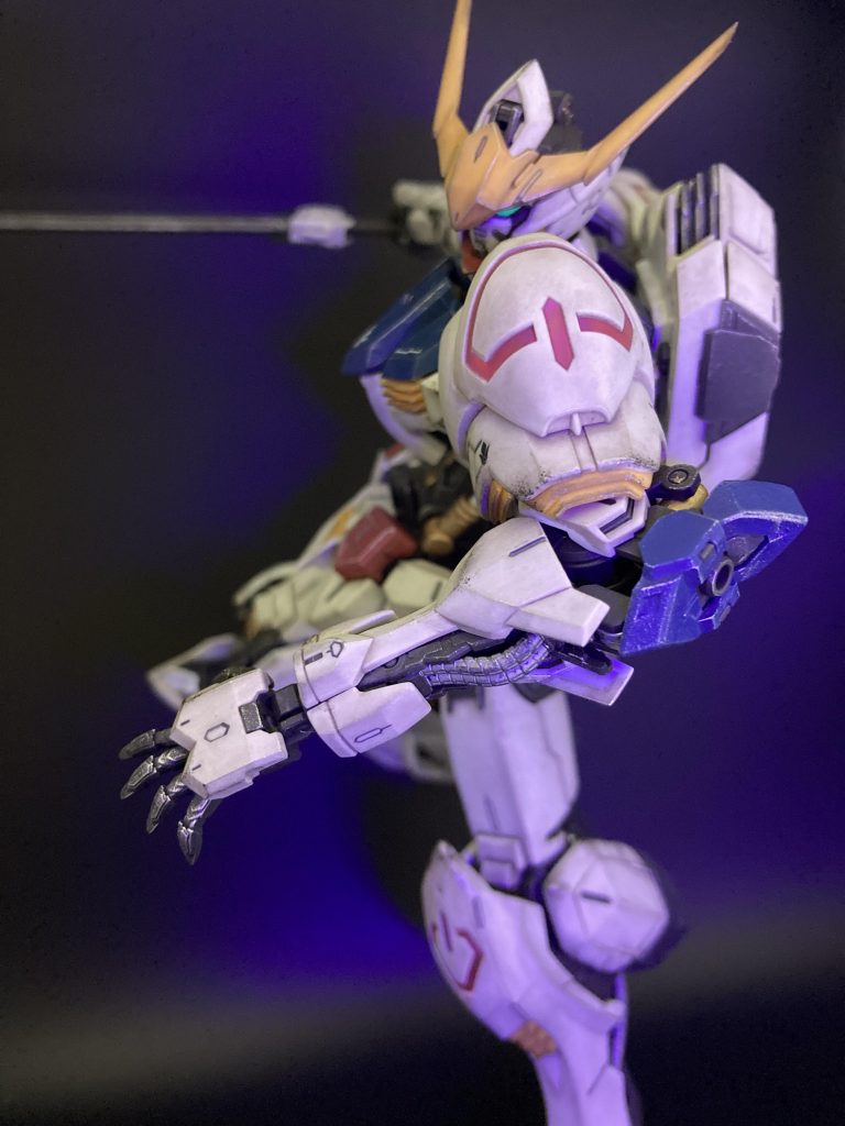 ポーズつけてパシャリ。可動域も広くある程度のアクションができますね。