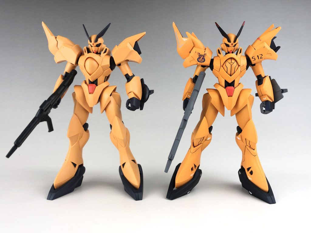 正面から比較。左肩のスラスターは一度切ってから詰めて小型化して上下にカバー?を追加。胸の正面や両側、顔にも(わかりにくいだろうけど)筋彫りを追加。全体的にスマートなのは変わらないが、各所でボリュームが増えており逞しさが増えた気がする。