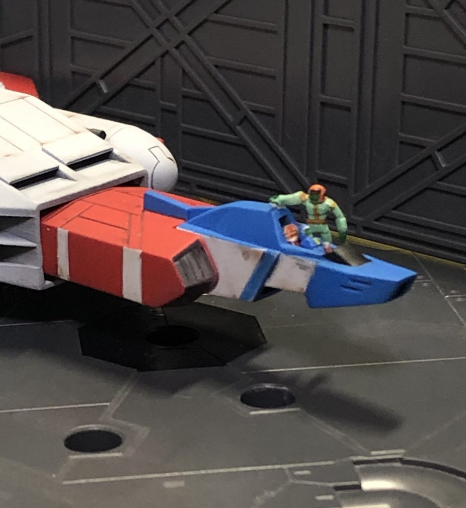 ハワド「第2エンジンがちょっと咳き込むんですよ。」スレッガー「解ってるって言ったでしょ!離れんとぶっとばされるぜ!」