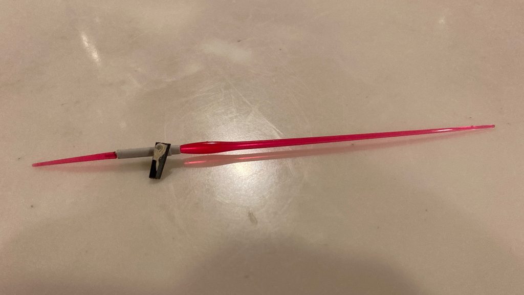 ビームサーベルはνガンダムに似せました。とても簡単な作りです。プラパンを整形して、軸を通しただけです。ただこれだけでνガンダムのビームサーベルに見える。すごい。 ここからは制作過程です!