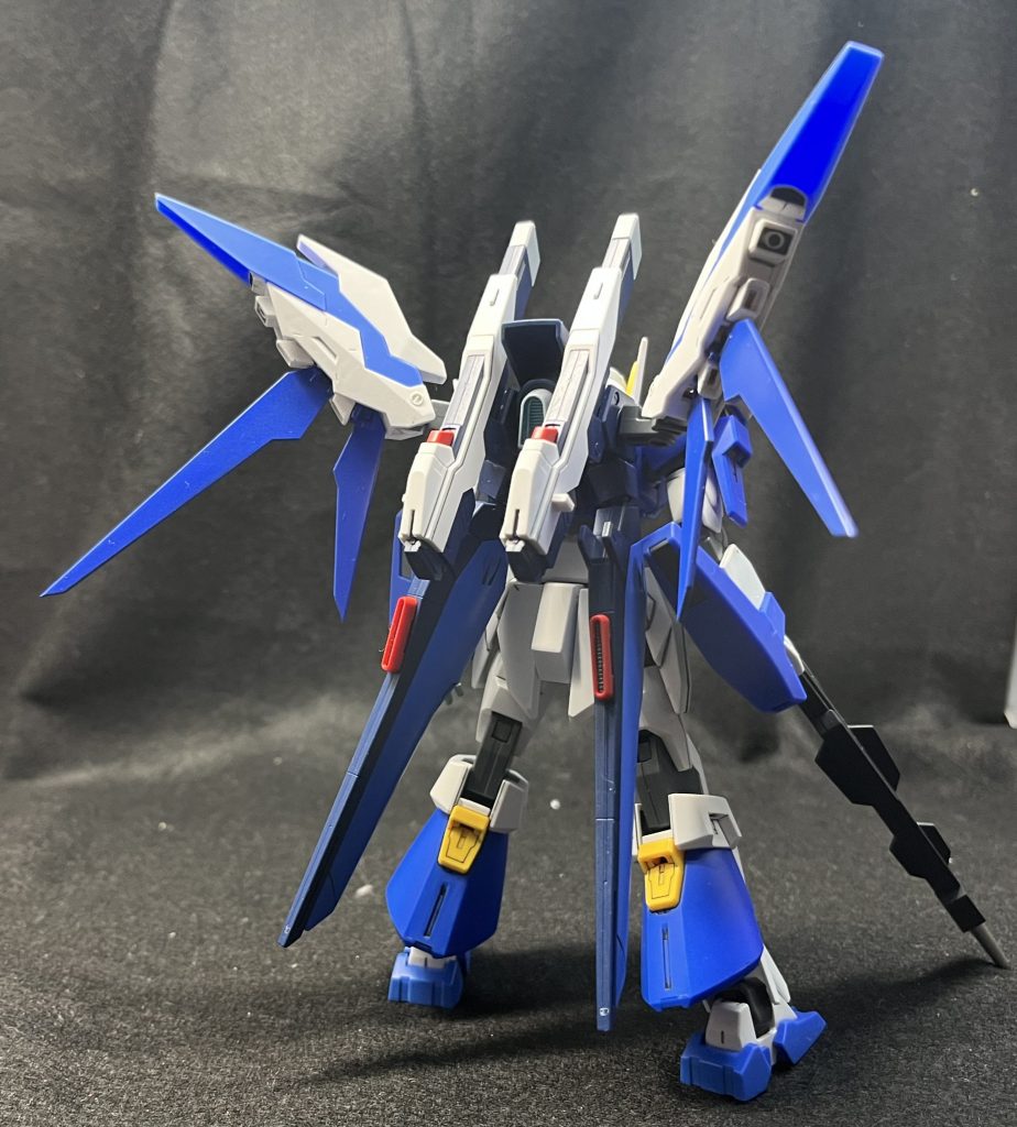 背中。元々、ラッシュストライクを完成させた後に制作していた機体でしたが、案が浮かばず断念していました。次より武装説明になります。